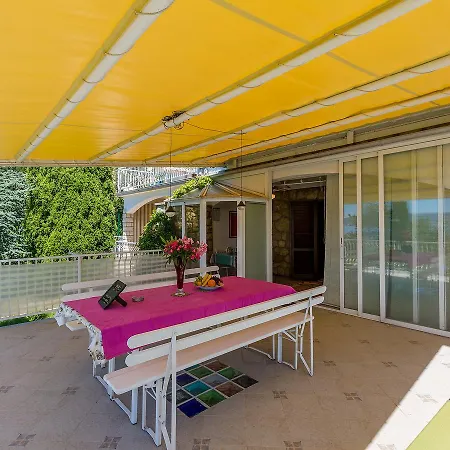 Laurem.1 Apartment Novi Vinodolski